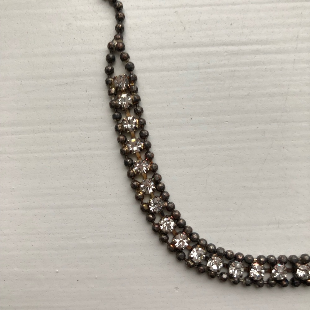 Vintage brassy gold & rhinestone choker necklace - Picture 3 of 8